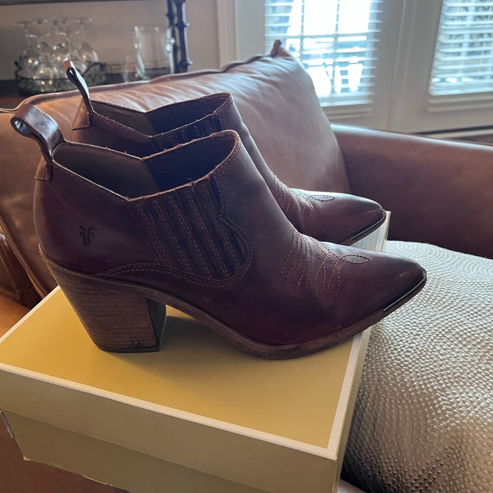 Frye Faye Shootie leather ankle boots. Perfect western style! - Picture 4 of 12